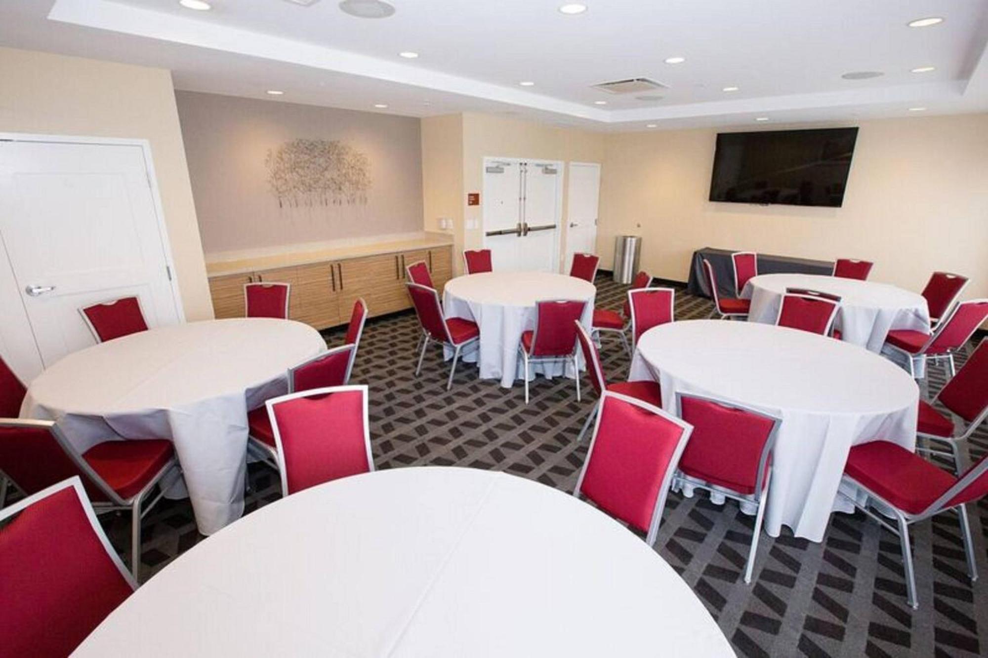 Towneplace Suites By Marriott Pittsburgh Harmarville Exterior foto